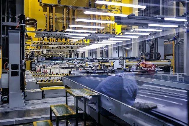 長治久安朱華榮 汽車銷售新格局的深度探索